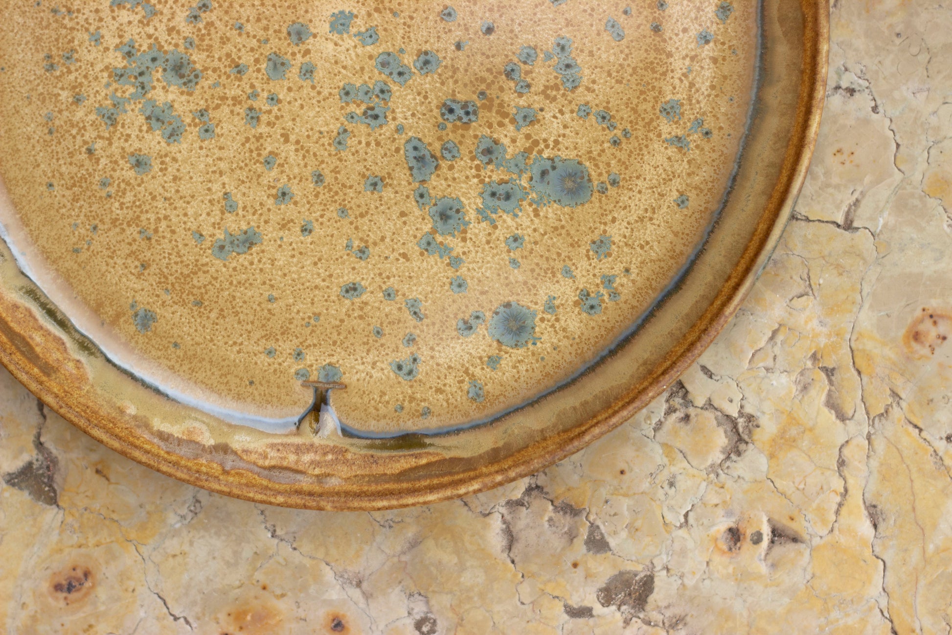 ceramic plate handmade form Venetian lagoon wild clay